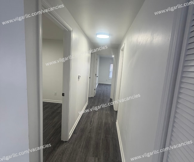 Building Photo - Hot Offer: $1200 Rent for Your First 6 Months!