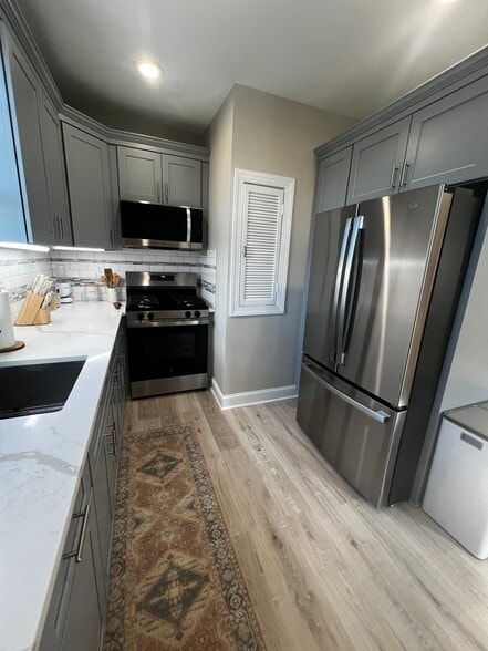 Building Photo - 52 Krakow St