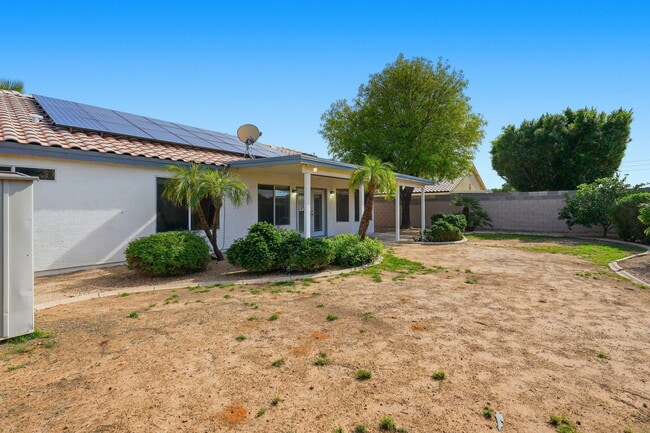 Building Photo - 542 N Palo Verde