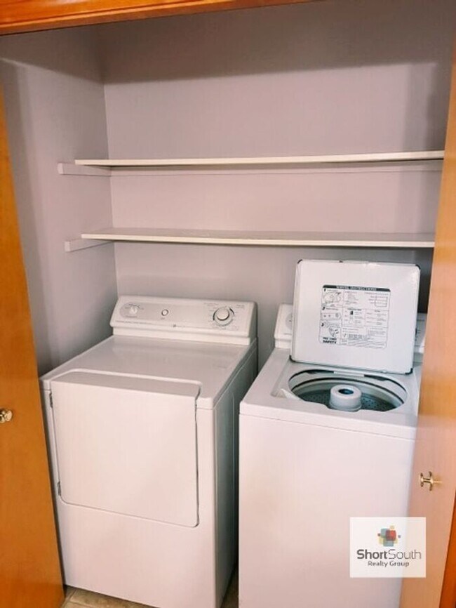 Building Photo - Updated 2 bed 2.5 bath condo in Byron Center