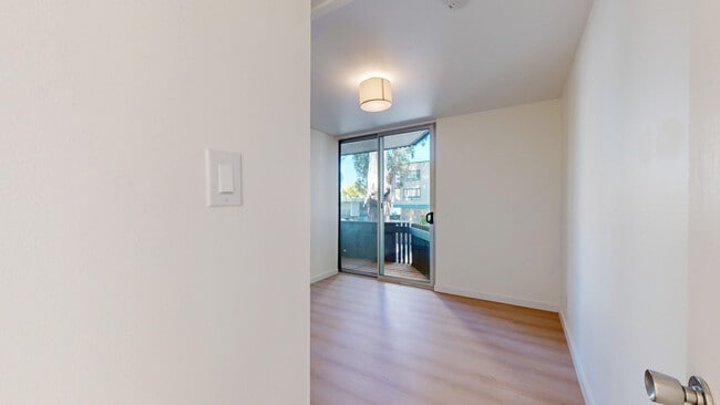 Building Photo - 1507 Carol-105A