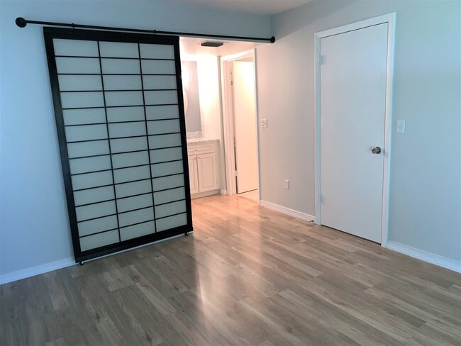 Building Photo - Updated Beautiful 2/2 Upstairs unit at The Village of Stuart