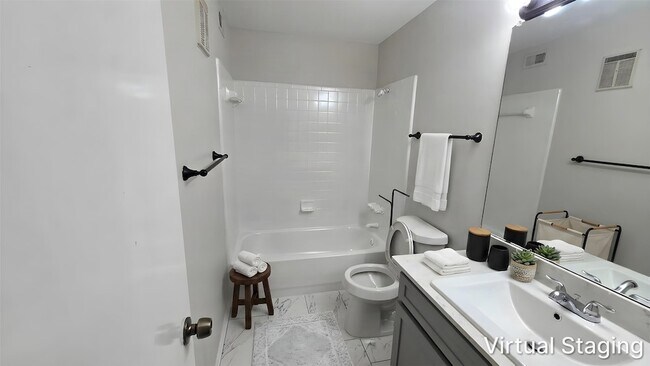 Building Photo - 10705 Braes Bend Dr