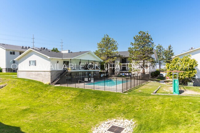 Building Photo - 2400 E 6895 S