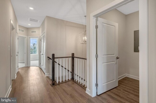 Building Photo - 43769 Metro Ter