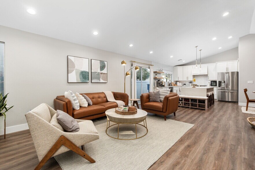 Building Photo - 9178 N Woodlawn Dr