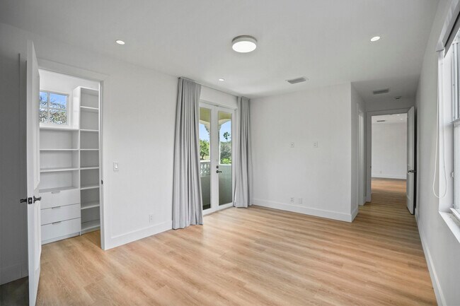 Building Photo - 3201 E Stonebrook Cir