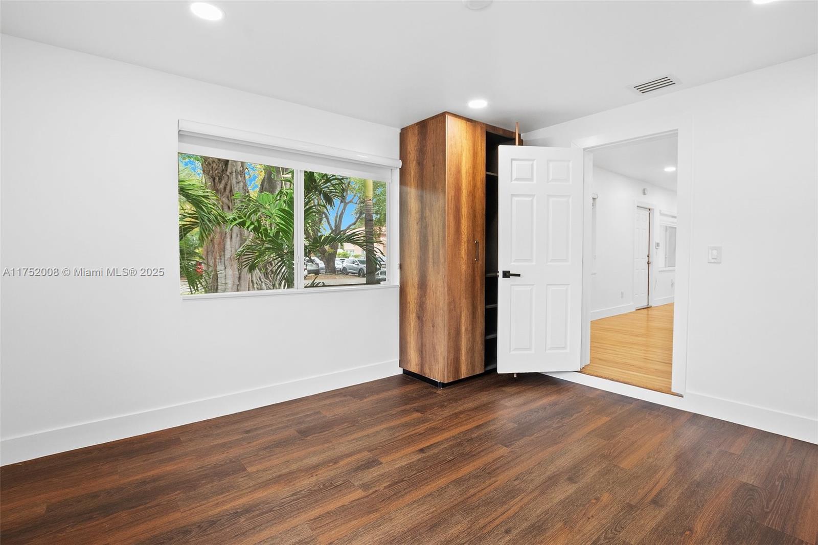 Building Photo - 441 De Soto Dr
