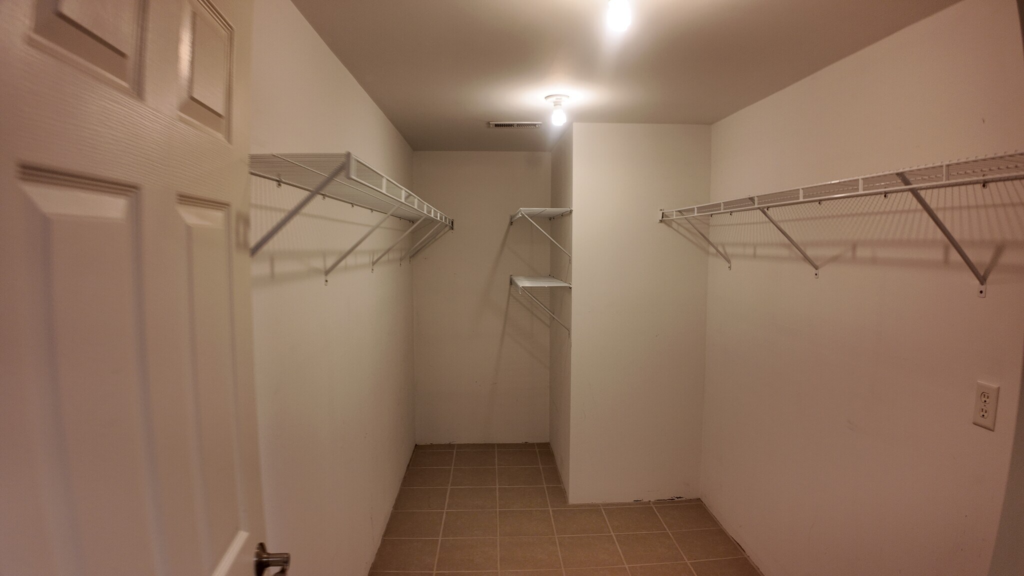 Building Photo - 3505 Thorngate Dr