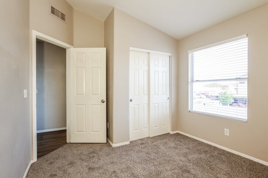 Building Photo - 8642 W Alvarado Rd