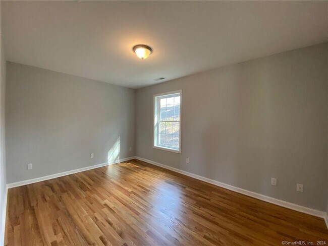 Building Photo - 39 Rowland Farm Rd