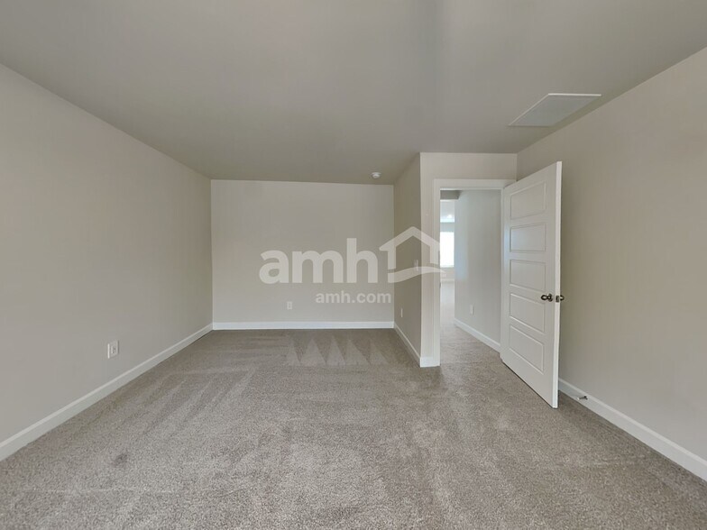 Building Photo - 789 Treeline Rd