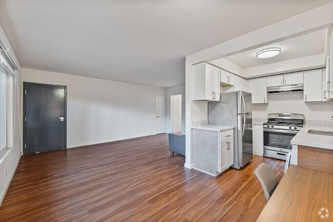 1BR, 1BA - 671SF - Kitchen - 303 N Oakland Ave