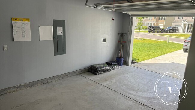 Building Photo - 106 Hazy Ln