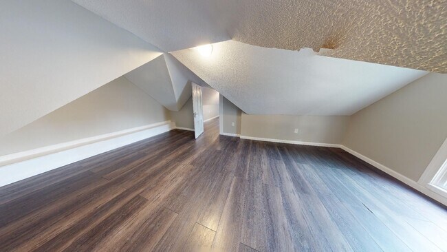 Building Photo - Clark/Fulton - 4 bed/1 bath - Single Family Home