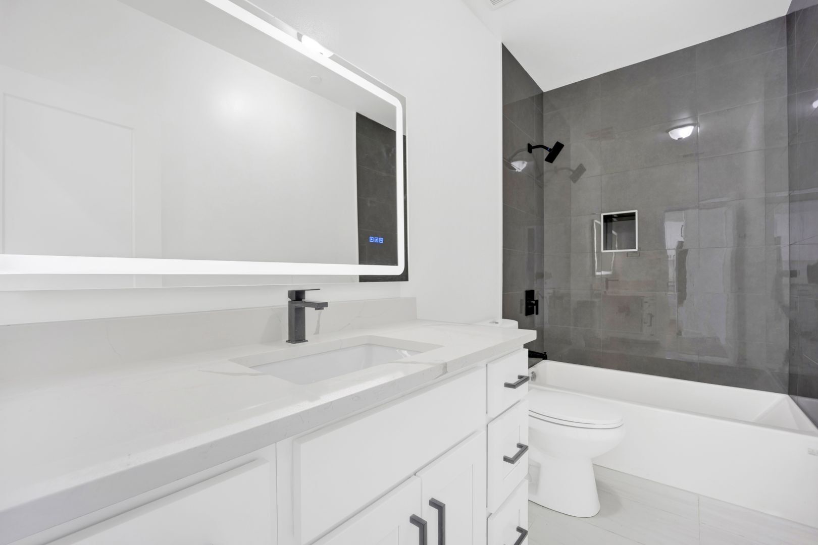 Building Photo - 4350 W Lawrence Ave