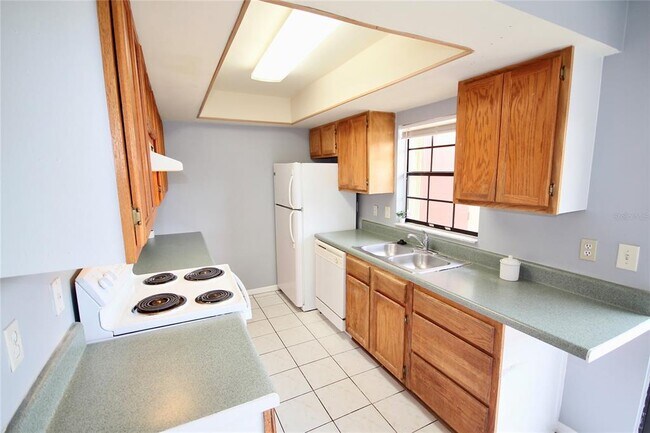 Building Photo - 3283 Oak Lake Pl