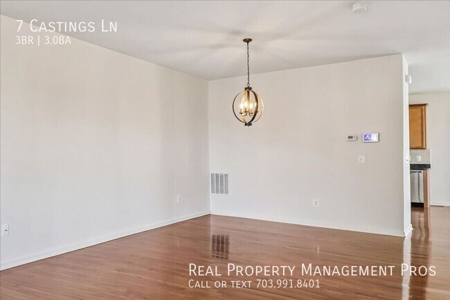 Building Photo - 7 Castings Ln