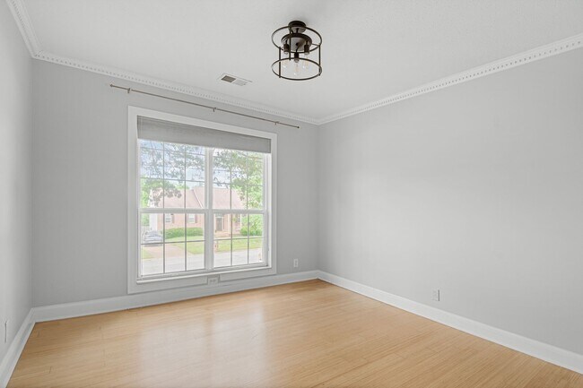 Building Photo - 127 W Harbor Dr