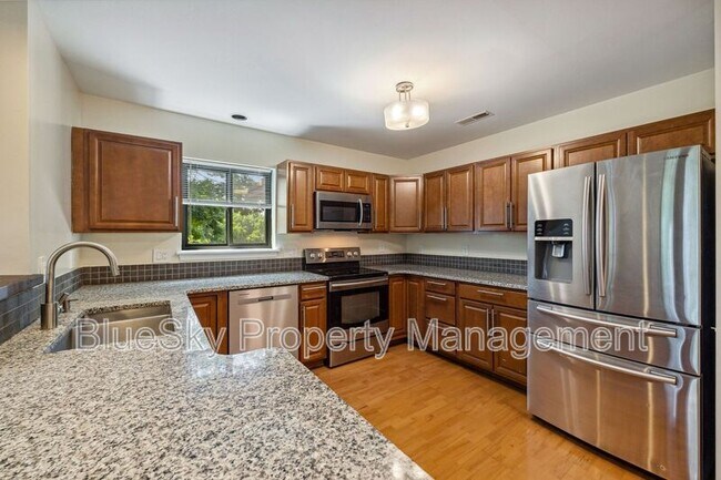 Building Photo - 1676 Royal Oak Ct