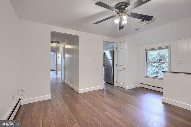 Building Photo - 1703 Roland Ave