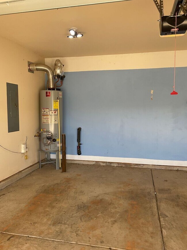 Building Photo - Immaculate 3-Bedroom Home with Loft, Two-C...