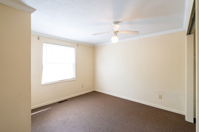 Building Photo - 2 Rorbach Ln