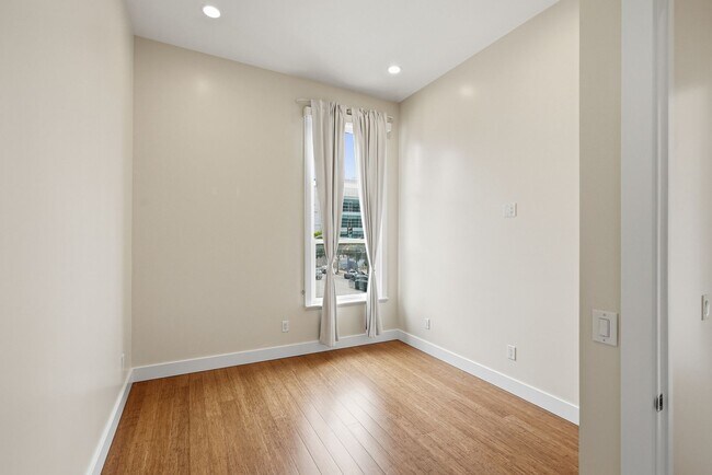 Building Photo - 1801 Divisadero St
