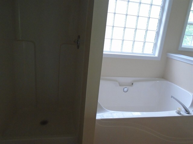 Building Photo - 76 Oak Springs Ln