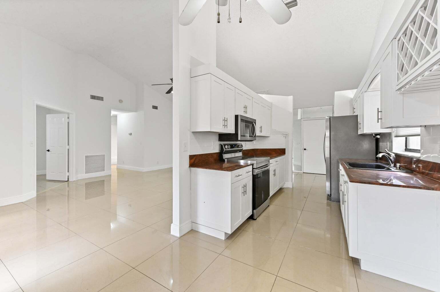 Building Photo - 5421 Helene Cir