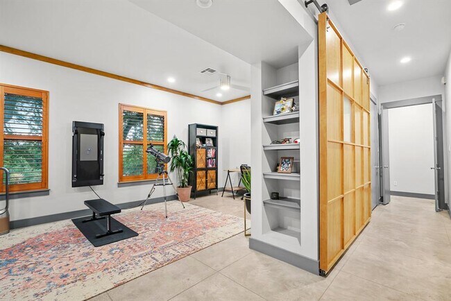 Building Photo - 332 Rugged Earth Dr