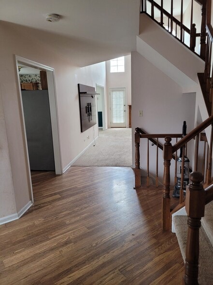 Building Photo - 920 Sweetflower Dr