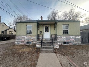 Building Photo - Two bedroom, One and half bathroom house, ...