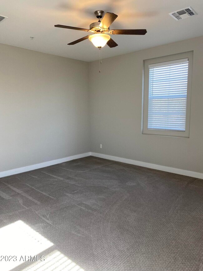 Building Photo - 21065 W Elm Way Ct