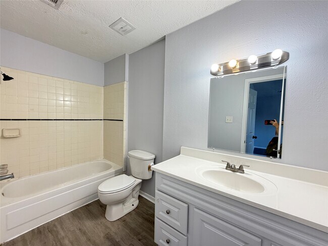 Building Photo - 11545 Beechnut St