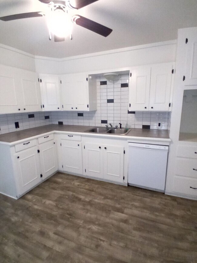 Building Photo - 1817 Breckenridge Dr