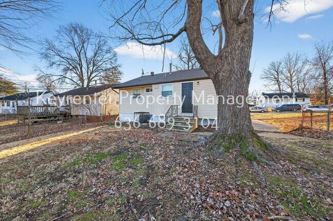 Building Photo - Spacious 3-Bedroom Home with Large Yard – Section 8 Welcome