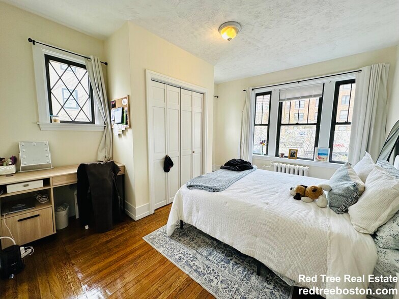 Apt 4 - 452 Park Dr