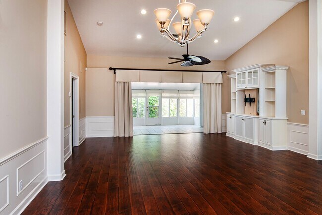 Building Photo - 710 Timber Ridge Trail SW