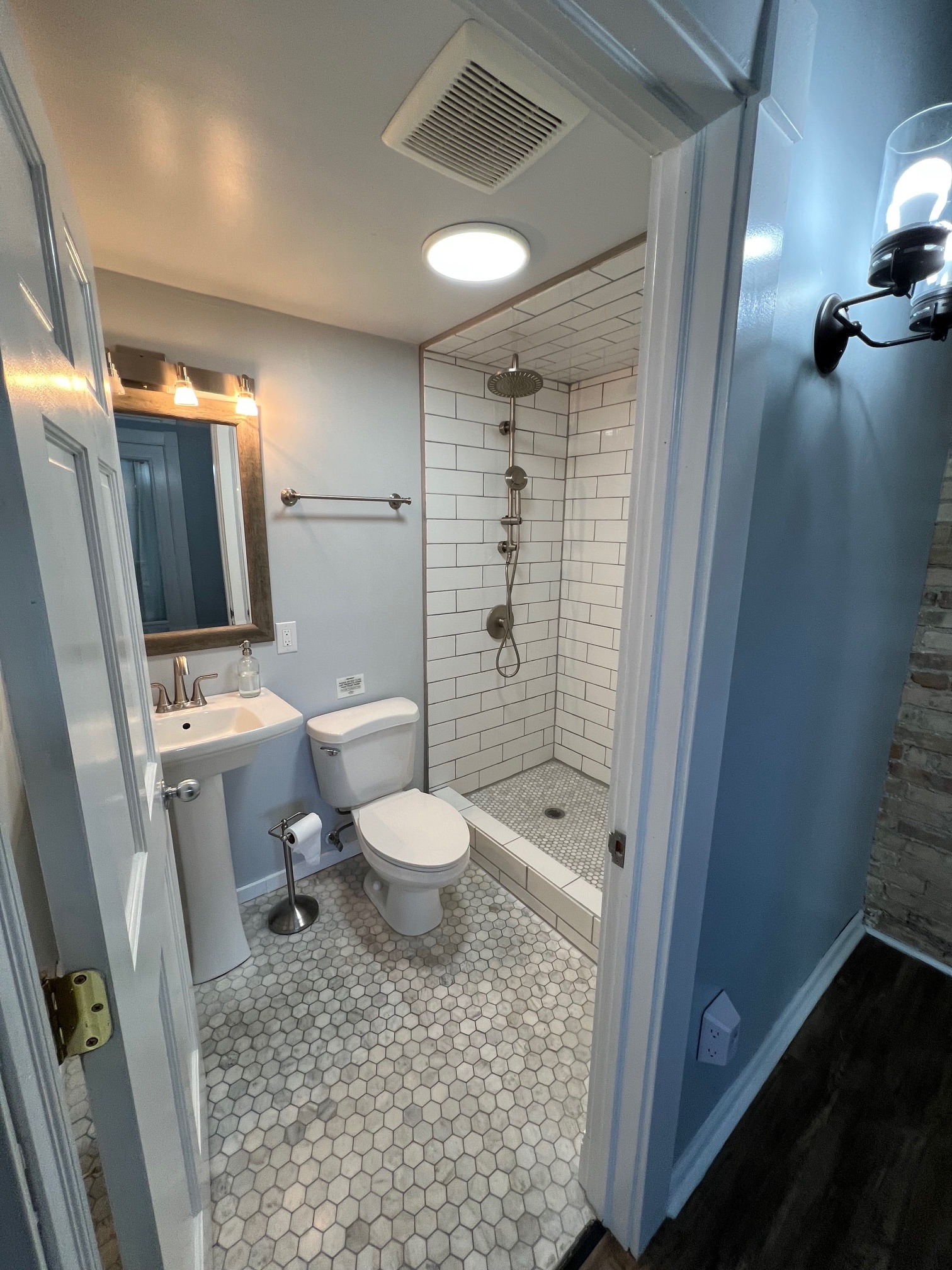 Master Bath - 1216 Turner St