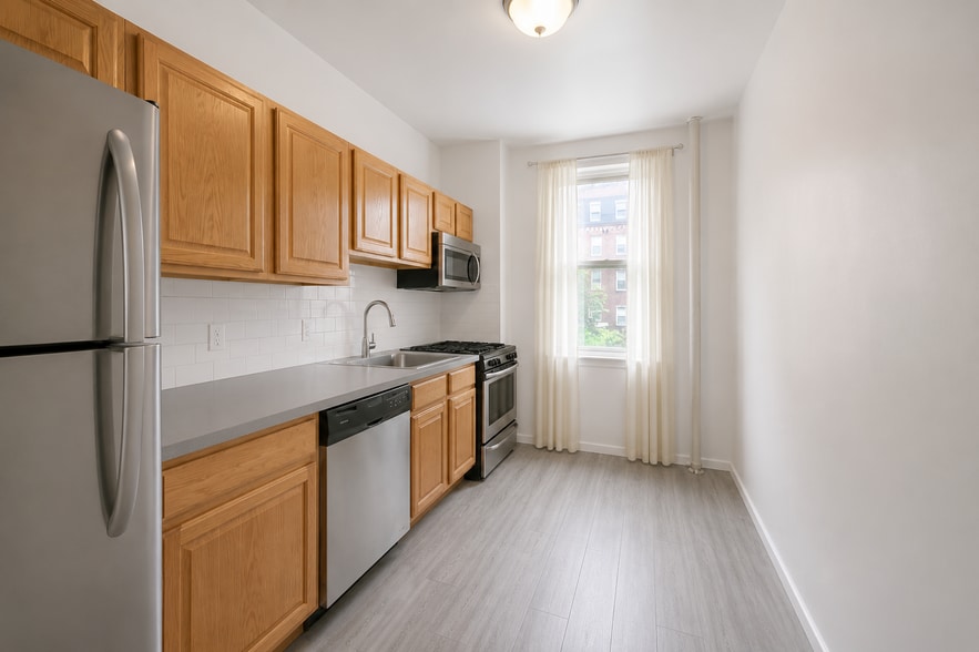 Building Photo - 302 W 98th St