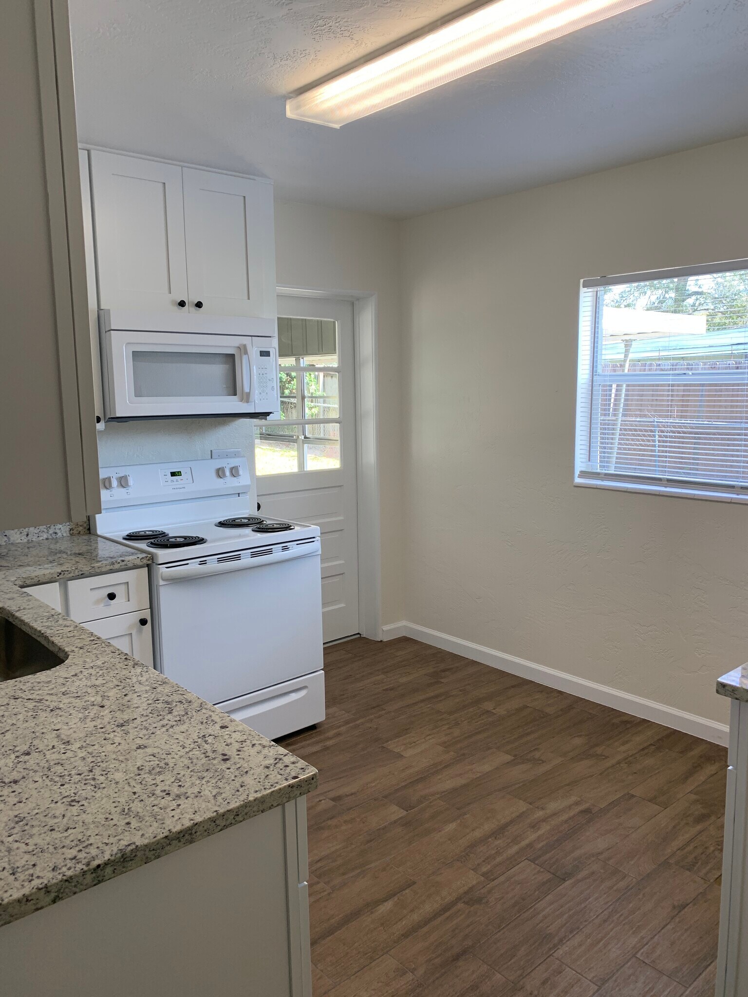 Building Photo - 127 E Kentucky Ave