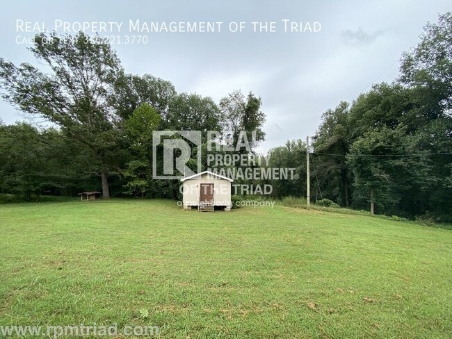 Building Photo - 2BR/1BA in Hamptonville on about 2 acres