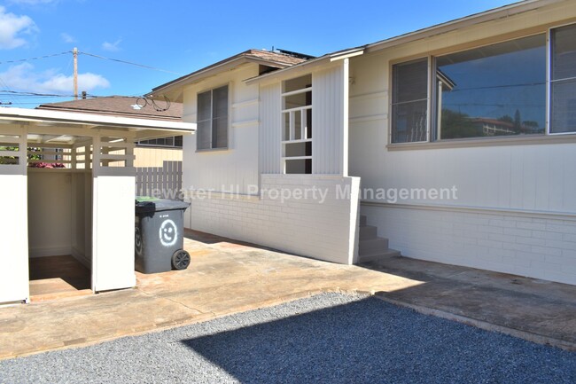 Building Photo - Renovated 4 bedroom, 2 bath Palolo home w/...