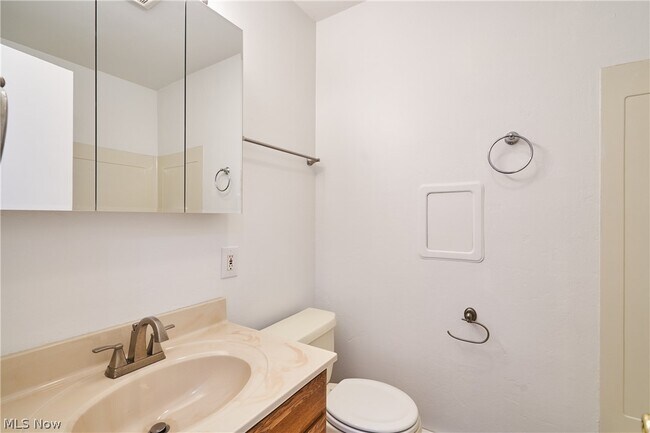 Building Photo - 1056 Endicott Dr