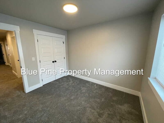 Building Photo - 2925 Sunburst Dr