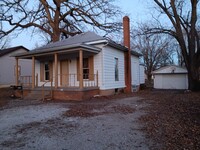 Building Photo - 1417 N Sterling St