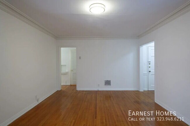 Building Photo - 127 N Doheny Dr