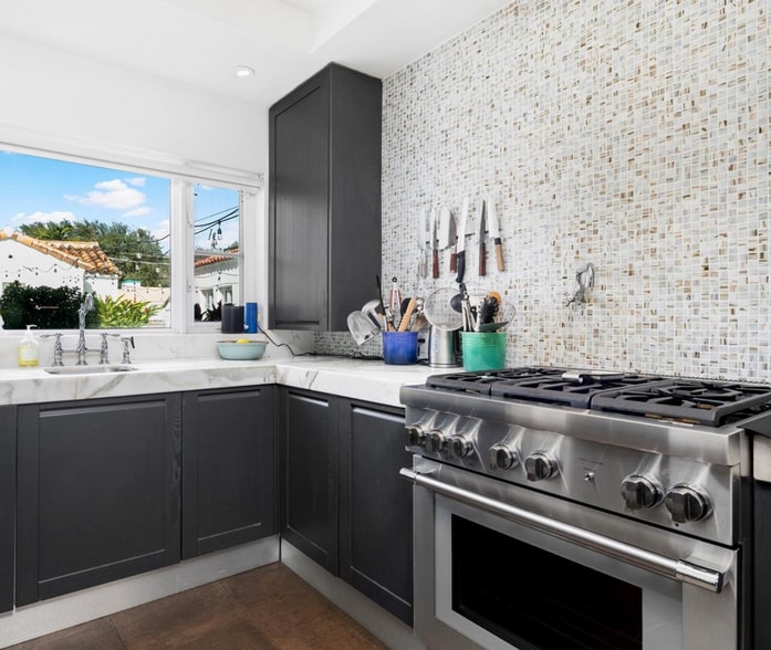 Building Photo - 113 NE 101st St