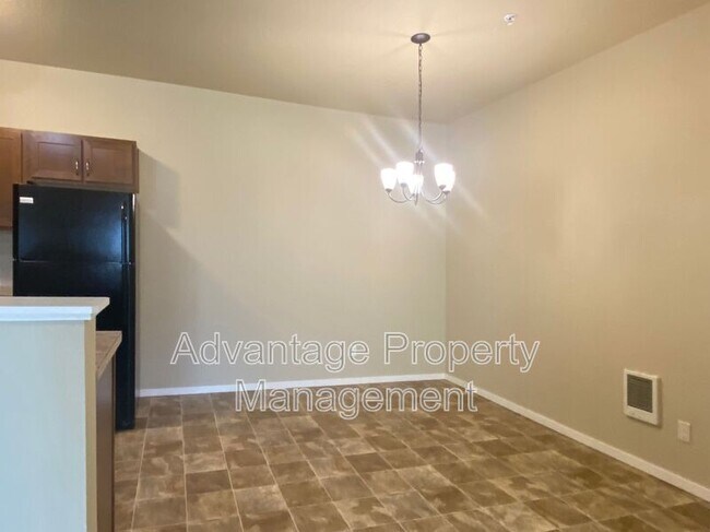 Building Photo - 501 Catron Pl